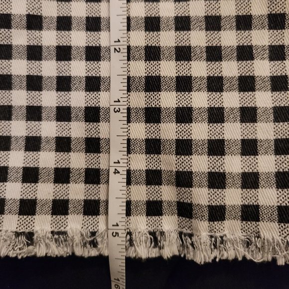 Hot Checkered Skirt w/ Frayed Hem - Picture 2 of 7